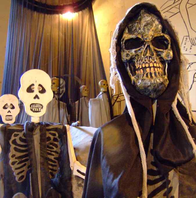 Skeletons at Nica museum of legends