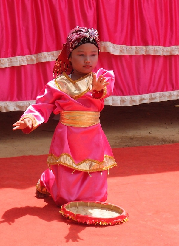 Payakumbuh kindergarten dancer